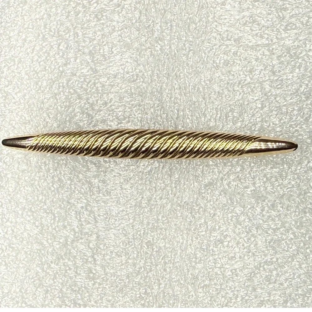 Vintage Gold Tone Ribbed Bar Brooch Mid Century Unsigned Tailored Lapel Clasp